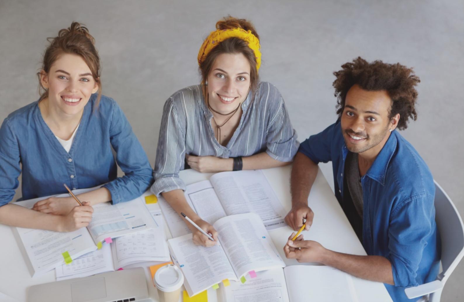 Presentazione di analisi finanziaria a stakeholder aziendali